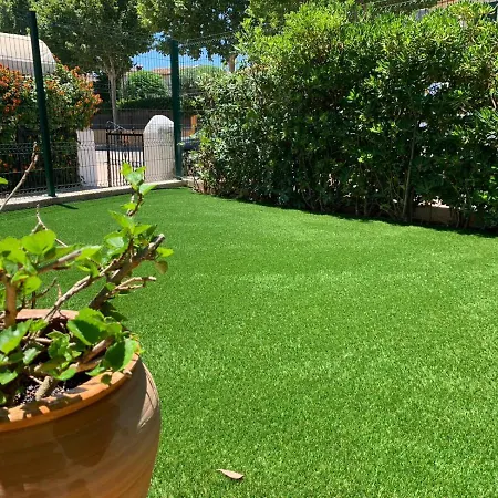 Apartment 3 Bedroom With Private Garden Next To The La Siesta