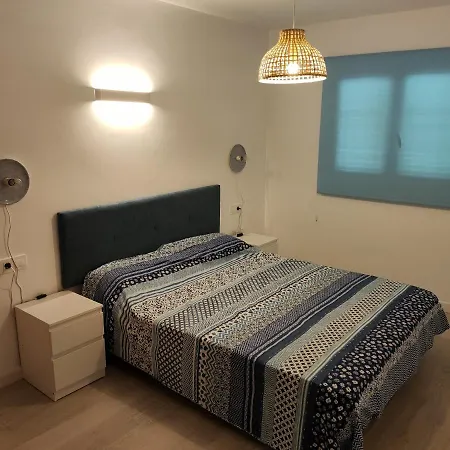 3 Bedroom With Private Garden Next To The La Siesta Apartment *